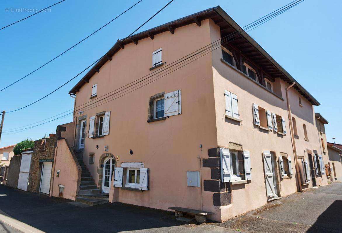 A Beauregard L'Evêque, magnifique bâtisse rénovée de 320 m² – Fort potentiel de rendement ou grande maison de famille - photo 2