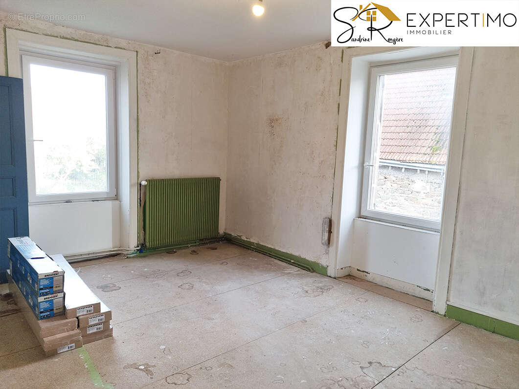 Exclu Maison Familiale à rafraîchir avec 5 Chambres   Blot-L'église (63) - photo 5