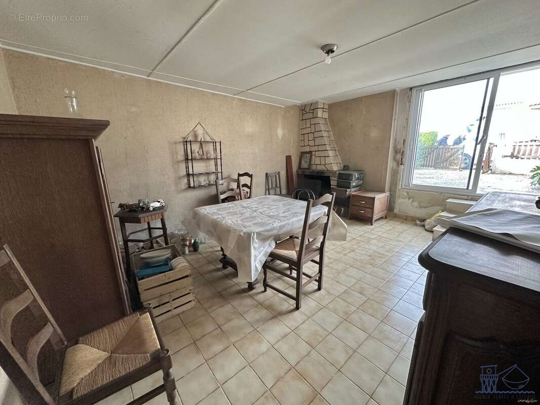 Maison à MORTAGNE-SUR-GIRONDE