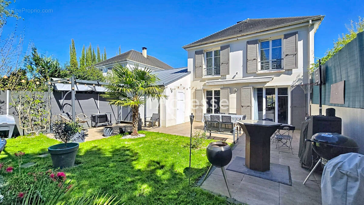 Maison à MAGNY-LE-HONGRE