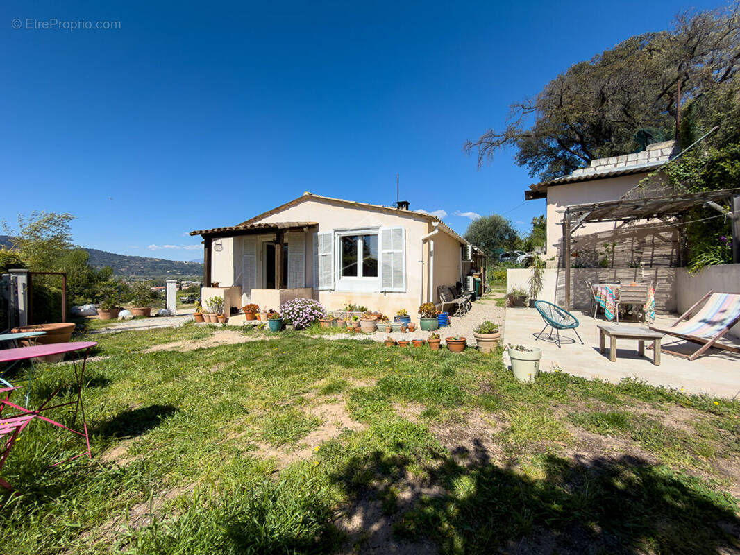 Maison à LA ROQUETTE-SUR-SIAGNE