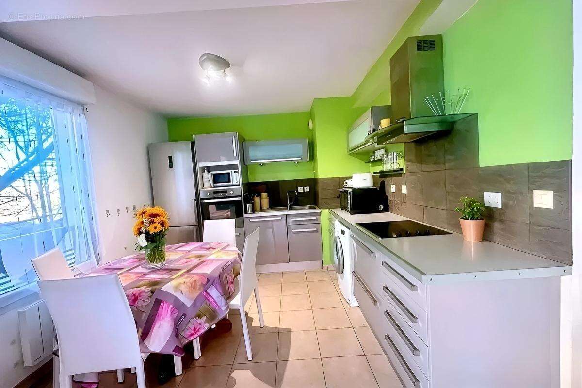 Appartement à MEYZIEU