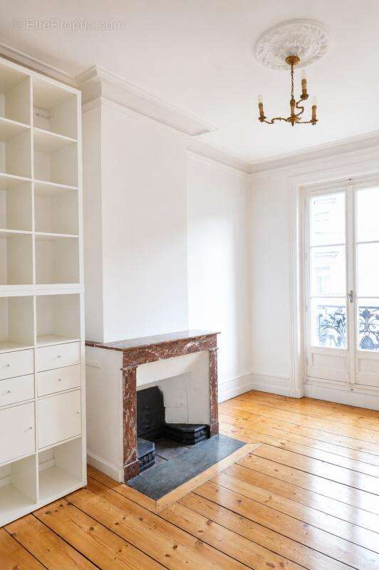 Appartement de caractère avec vue dégagée – Centre du Puy - photo 7
