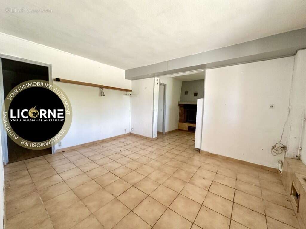 Maison à LE PUY-SAINTE-REPARADE