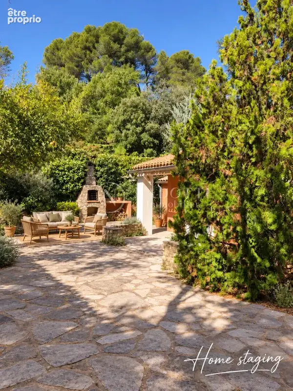 Roussillon, à deux pas du village, découvrez cette maison avec maison indépendante. - photo 3