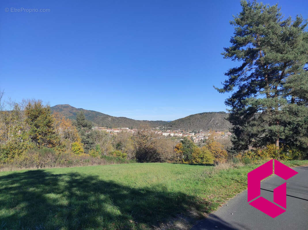 Terrain à RETOURNAC