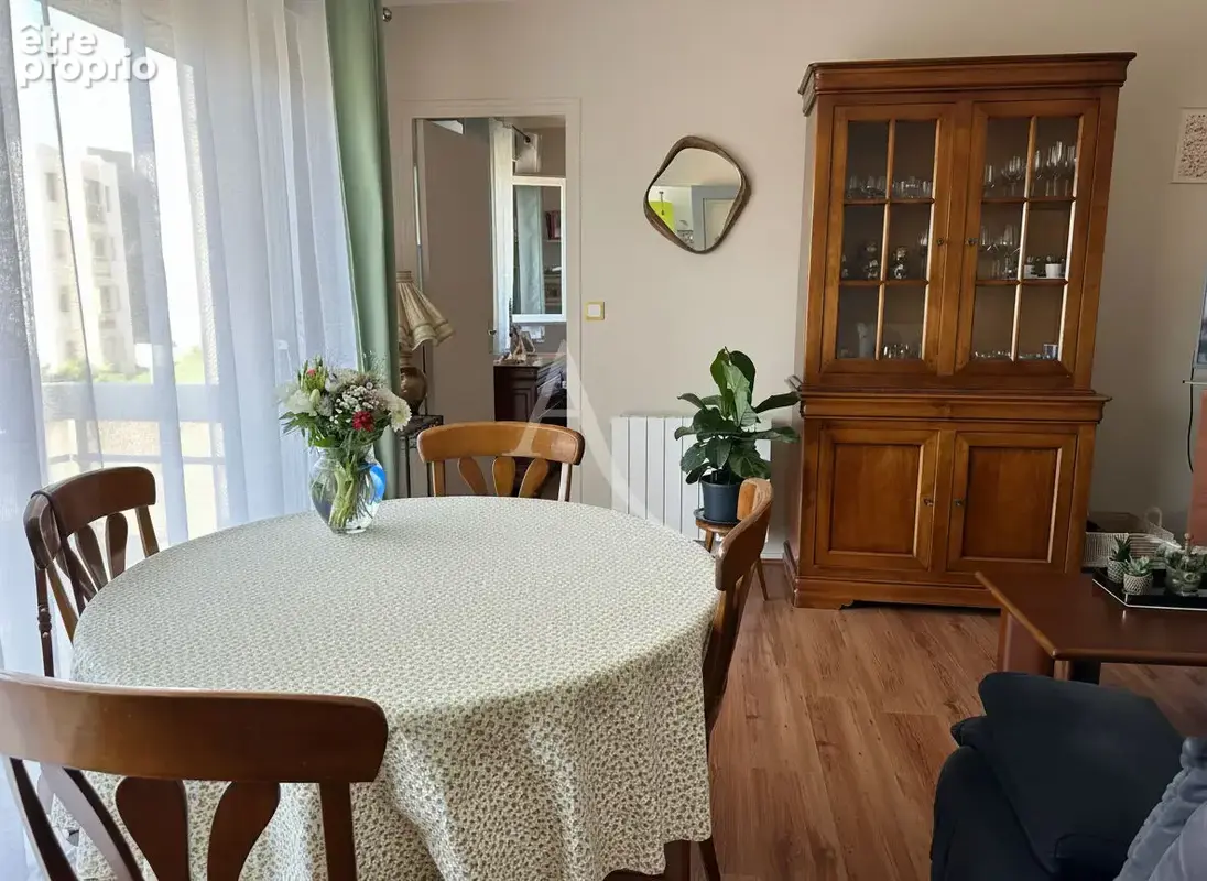Appartement à vendre 2 pièces, centre ville, 1er étage avec ascenseur, cave. - photo 2