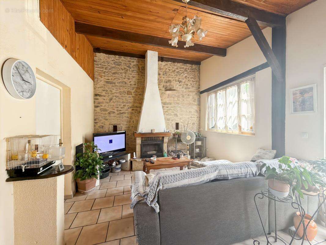  Immeuble de rapport à Limeyrat – Revenus locatifs immédiats - photo 11