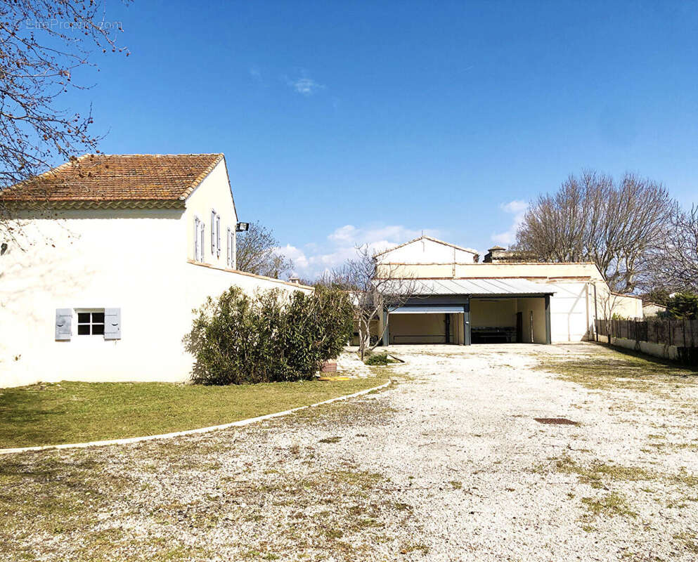 Maison à L'ISLE-SUR-LA-SORGUE