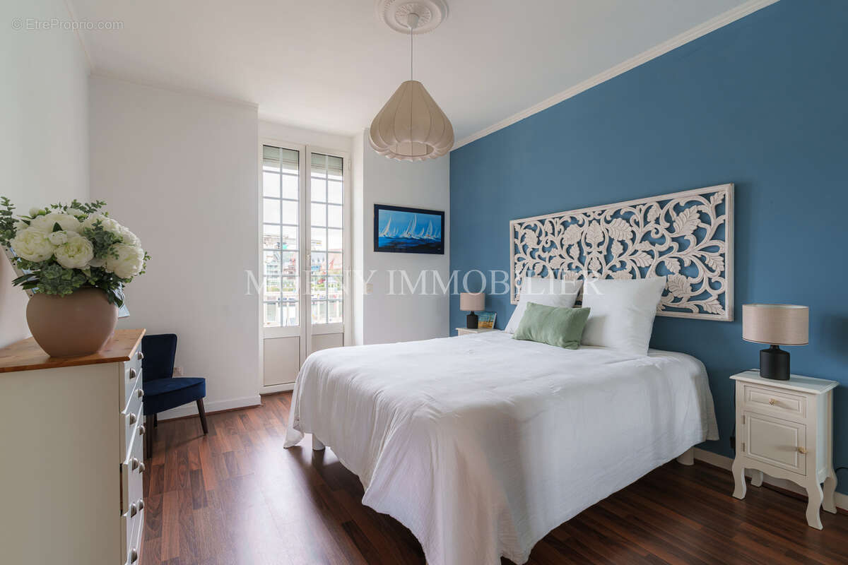 À vendre - maison de 550m2 avec piscine intérieure - garage - parking - photo 10