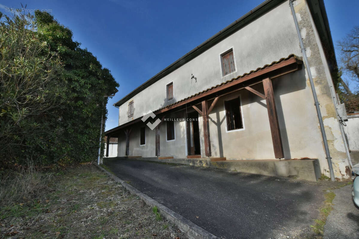 Maison à DONZACQ