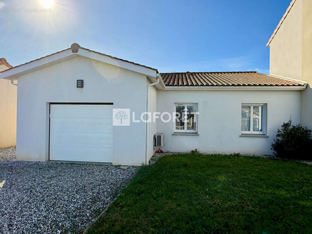 Maison à PUJOLS-SUR-CIRON