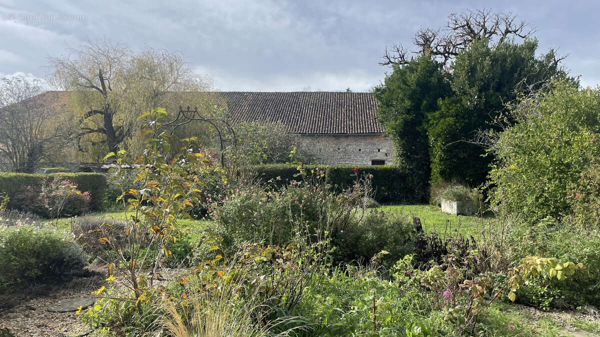 Maison à BEAUVAIS-SUR-MATHA