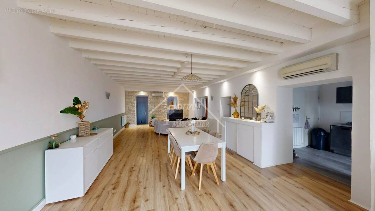 Maison à CREUZIER-LE-VIEUX