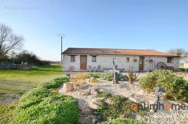 Maison à MAUPREVOIR