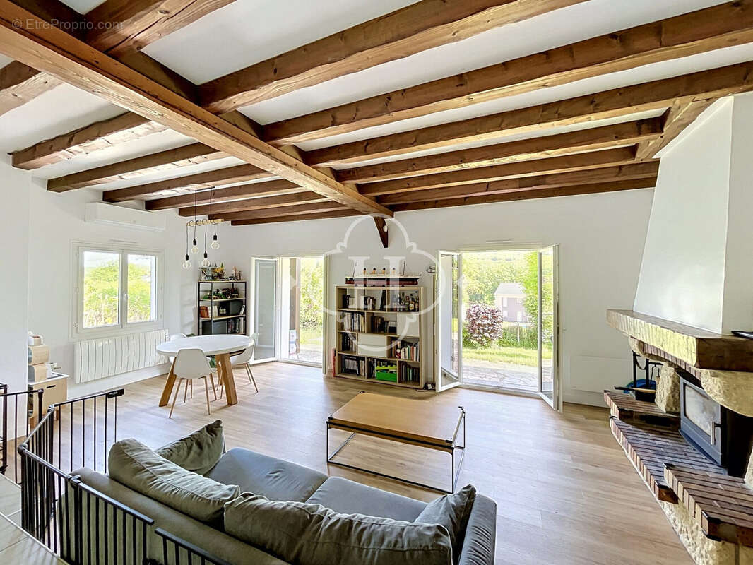Maison à BEYNES