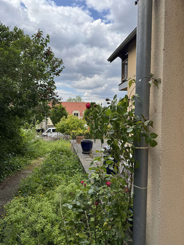 Maison à LE THILLAY