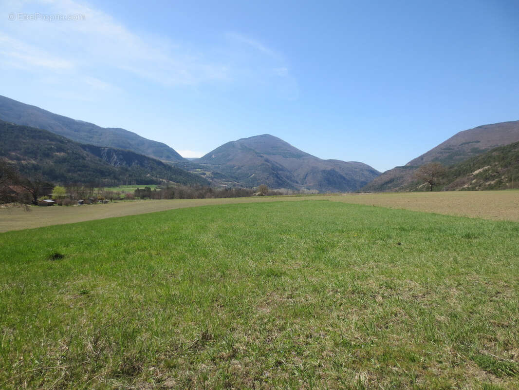 Terrain à AVANCON