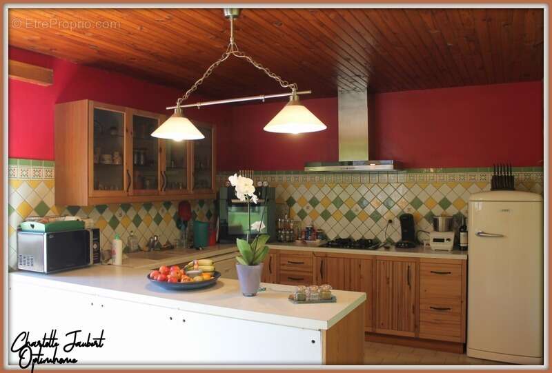 Maison à LA ROCHE-CHALAIS