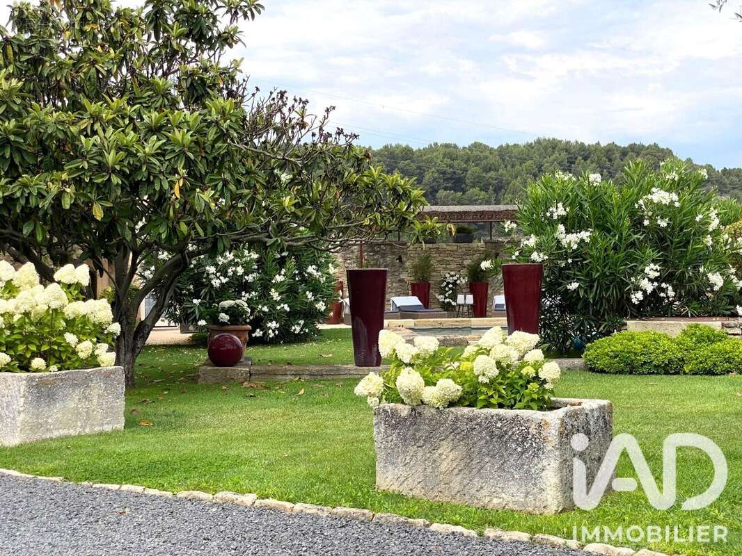 Maison 420 m² à Gordes  - photo 9