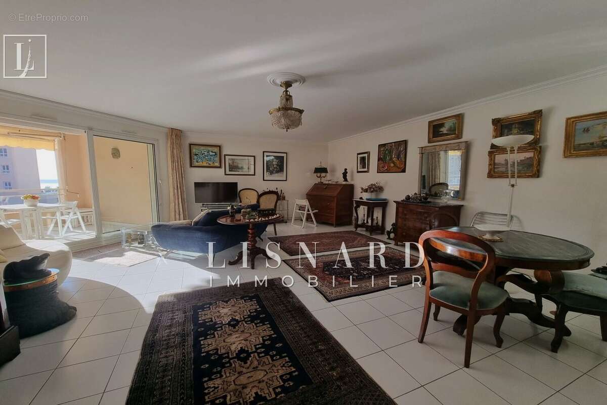 Appartement à VALLAURIS