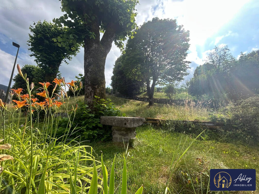 Terrain constructible LE CLAUX  - Terrain à LE CLAUX