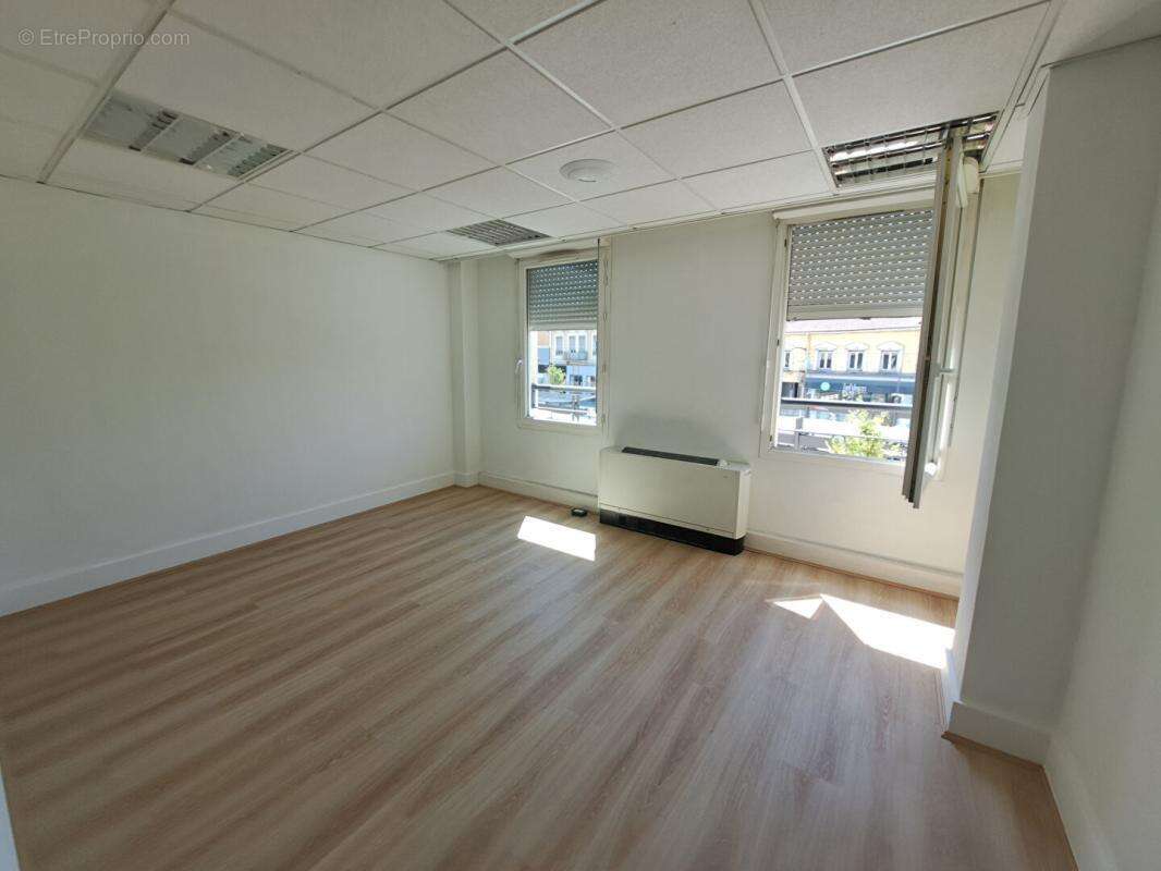 Local d'activité de 213 m² à Villeurbanne au prix de vente de 491 000 - photo 8