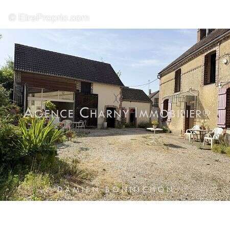 Maison 8 pièces 173 m² à vendre à Les Ormes (89110) - photo 2