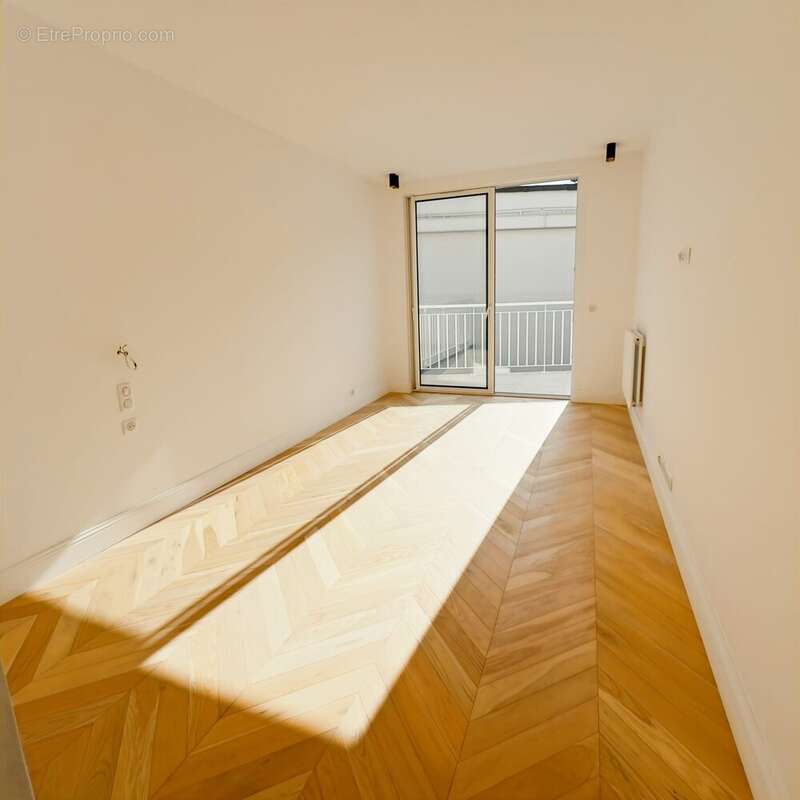 Appartement à CHARENTON-LE-PONT