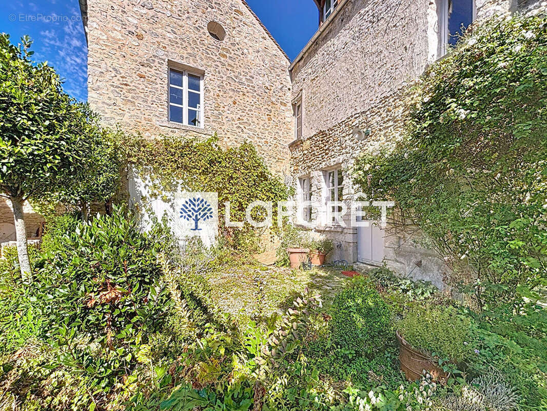 Maison à SAINT-NOM-LA-BRETECHE