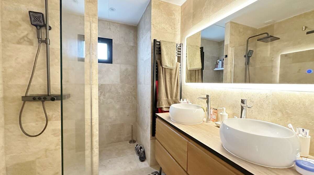 À 2 km de Dax, villa d'architecte T6 de plain-pied avec piscine et 5 chambres. - photo 14