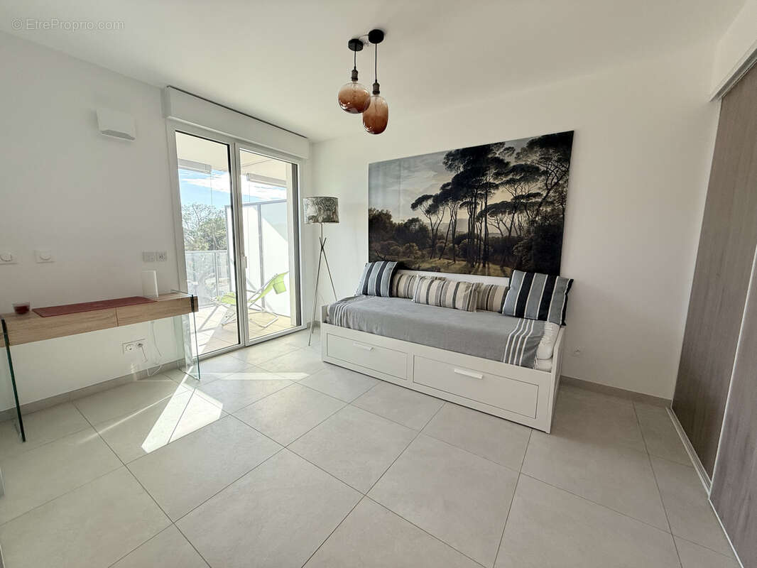 Appartement à SAINT-LAURENT-DU-VAR