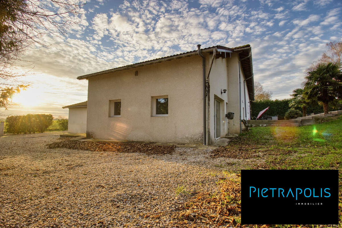 Maison à CRUZILLES-LES-MEPILLAT
