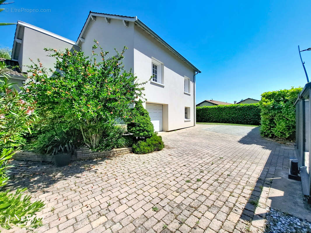 Maison à CHARLY