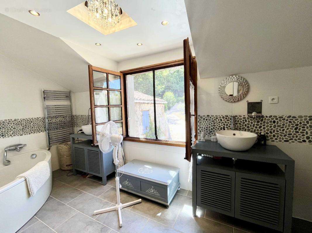 Maison à AVAILLES-LIMOUZINE