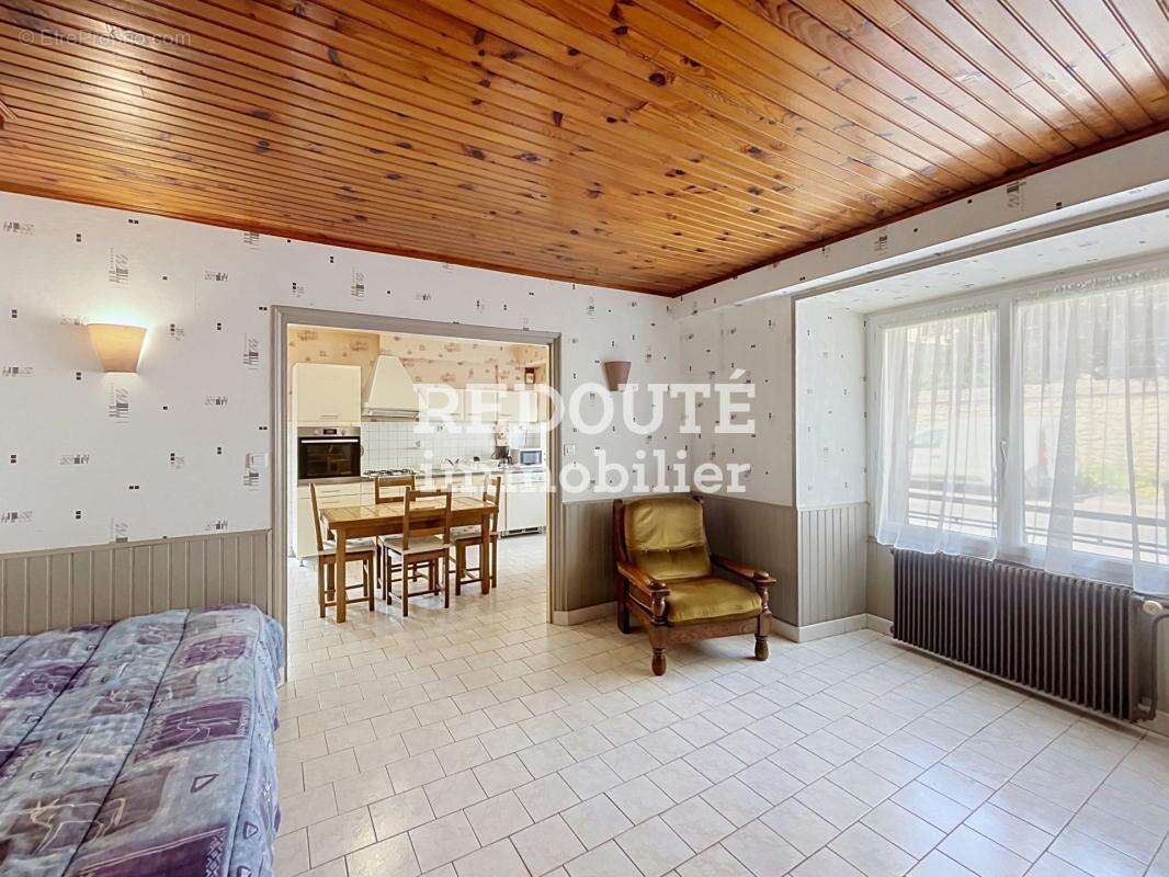 Grande maison T8 environ 250m²  - Hangar - Jardin - Crugny - photo 9