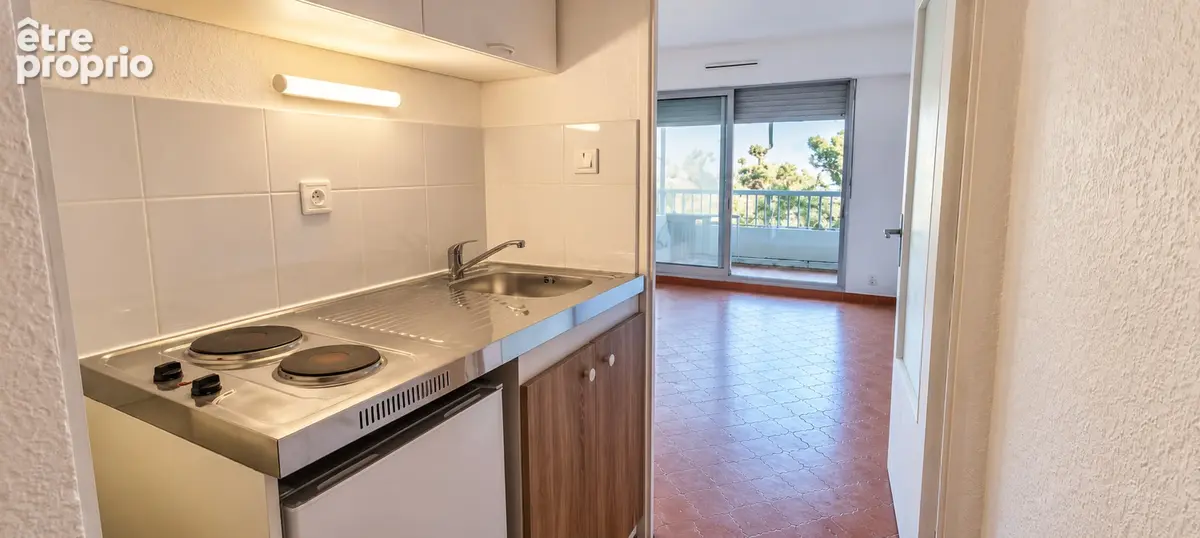 ** Résidence Avec Ascenseur ** APPARTEMENT 1 Pièce en bon état Général ** (83430) SAINT MANDRIER SUR MER ** - photo 2