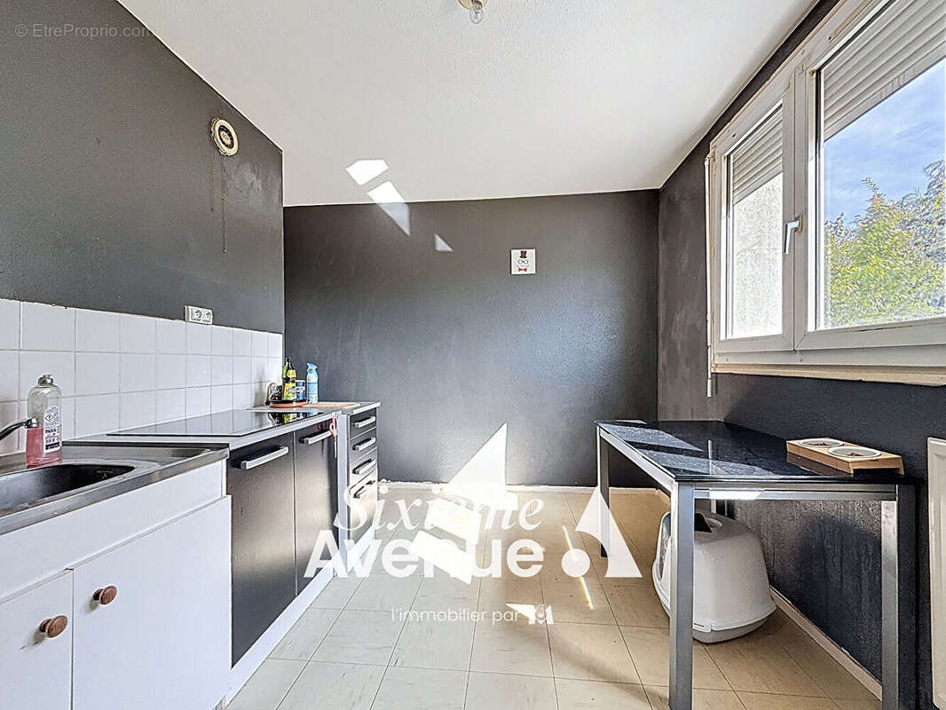 Appartement à MEYZIEU