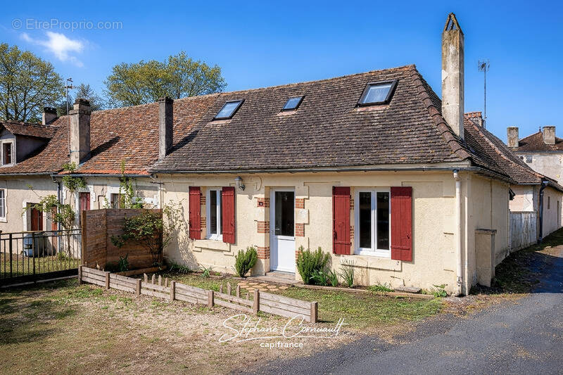 Maison à SAINT-MARTIAL-D'ARTENSET