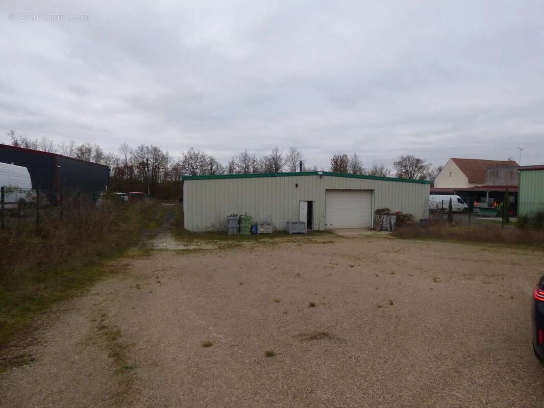 Commerce à MEREVILLE