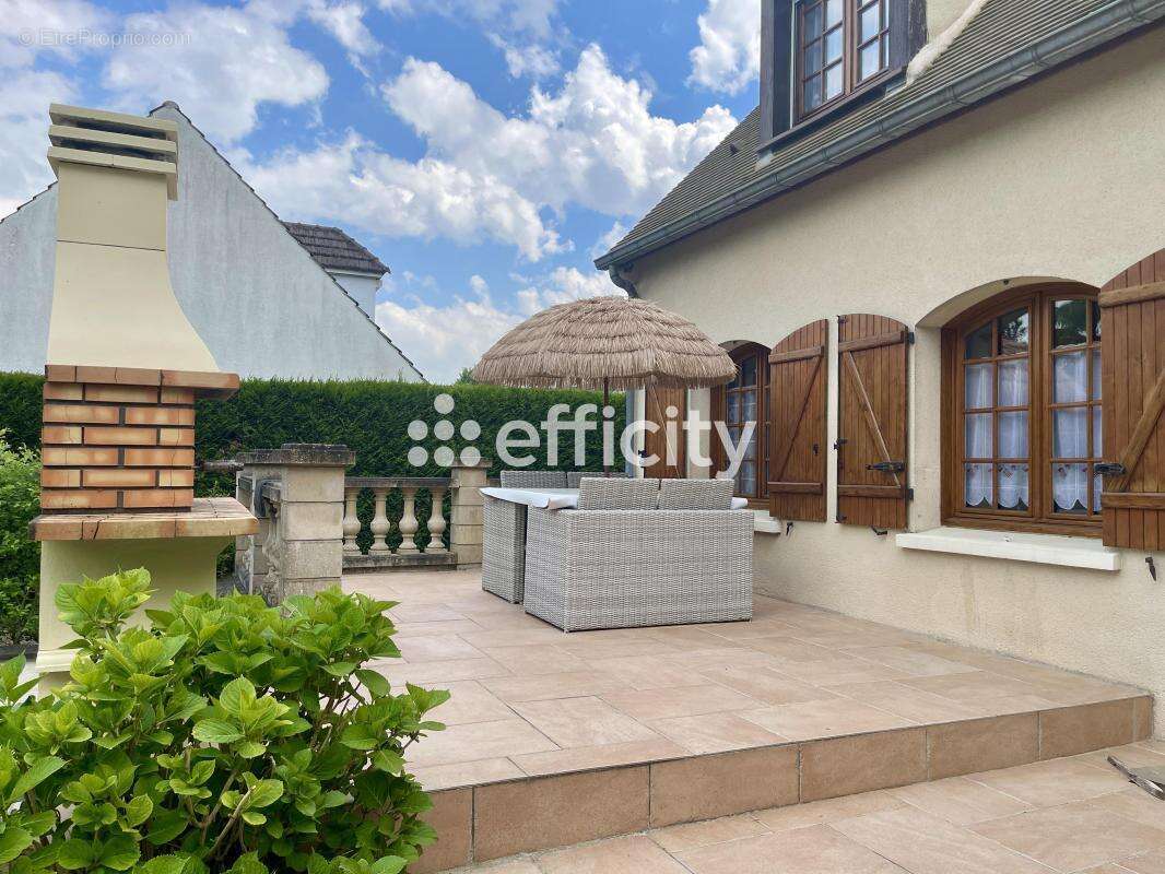 Maison à VER-SUR-LAUNETTE