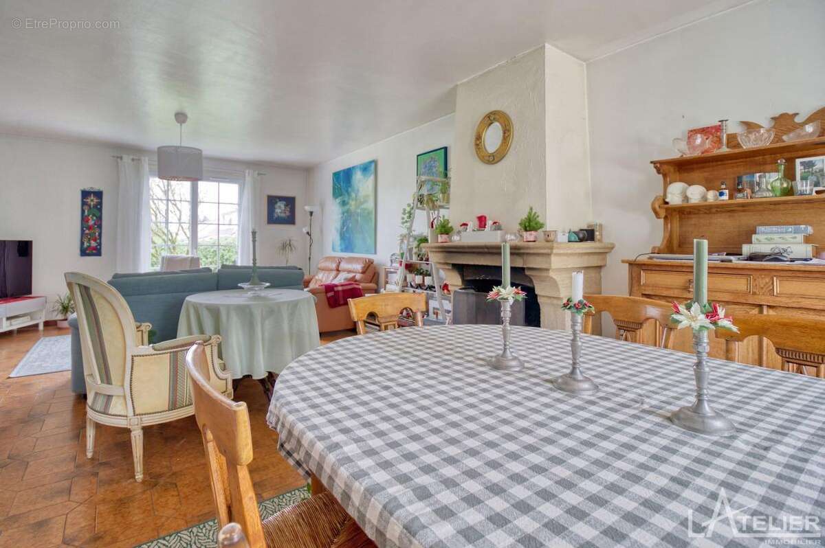 Maison à FEUCHEROLLES