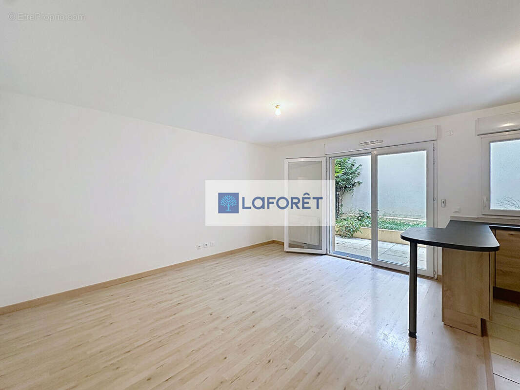 Appartement à LE MESNIL-LE-ROI