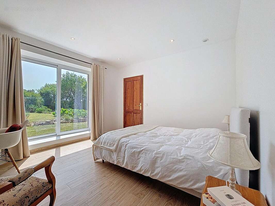 Maison 200 m² à Villiers-Saint-Georges  - photo 5