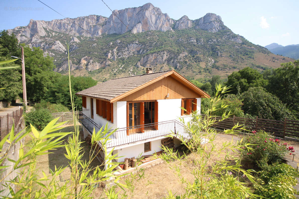 Maison spacieuse - photo 2