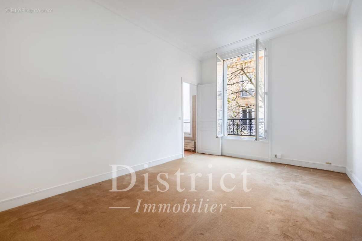 Appartement à PARIS-7E