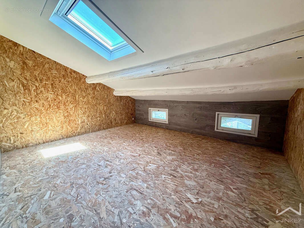 Nathalie sinard vous présente cette maison de ville indépendante à valréas   3 chambres   fort potentiel d'amé - photo 9