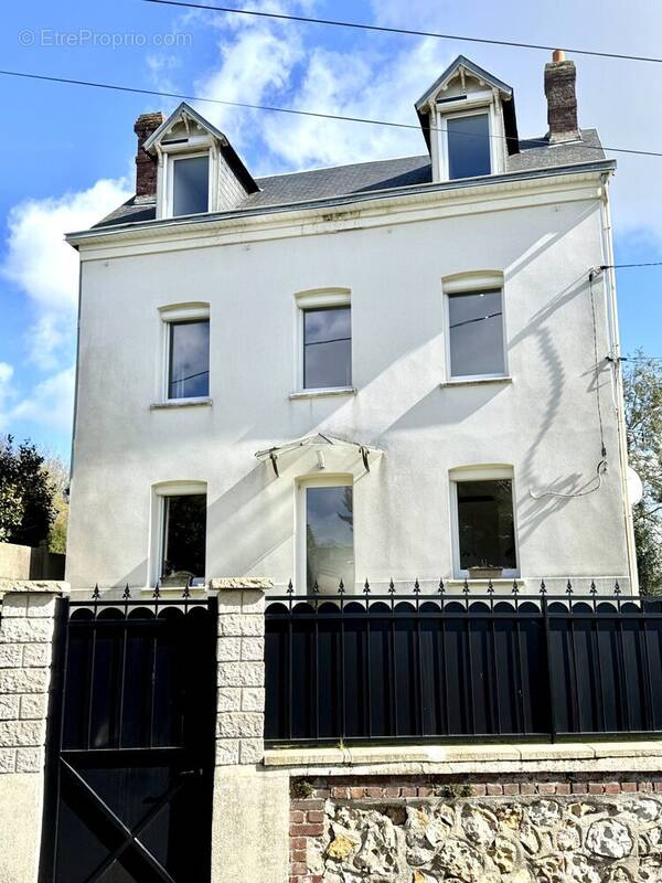 Maison à LE MESNIL-ESNARD