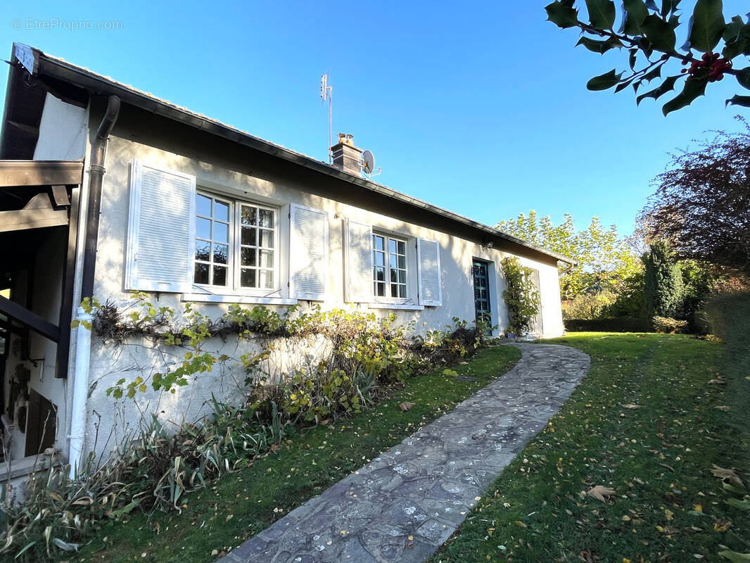 Maison à COURS-LA-VILLE