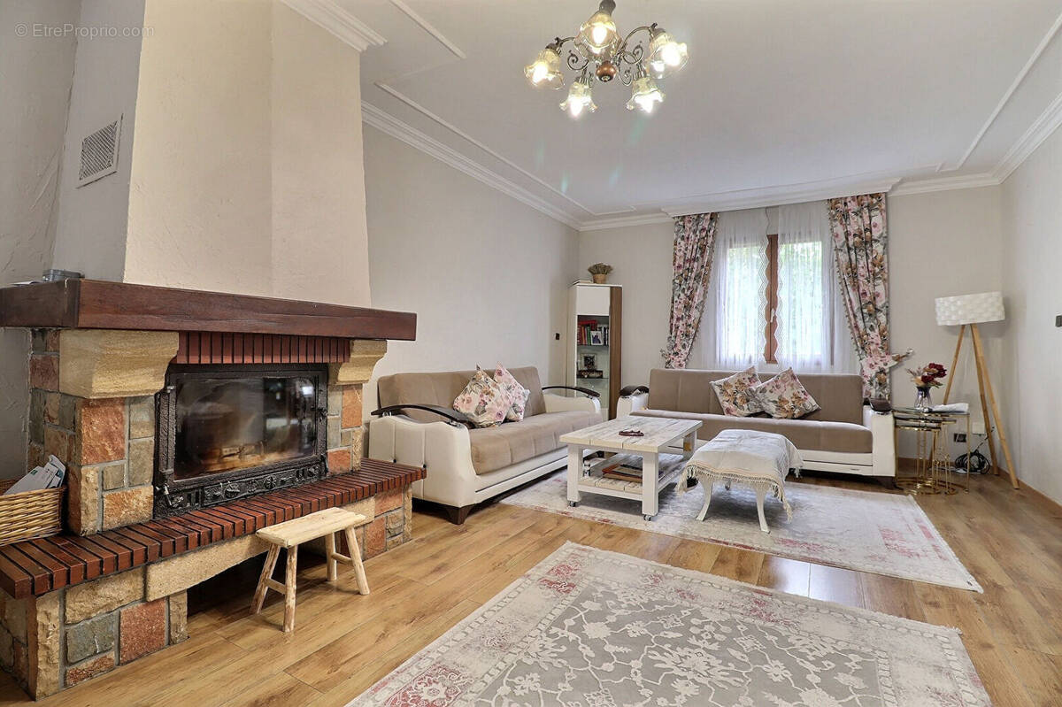 Maison à MONTIGNY-LES-CORMEILLES